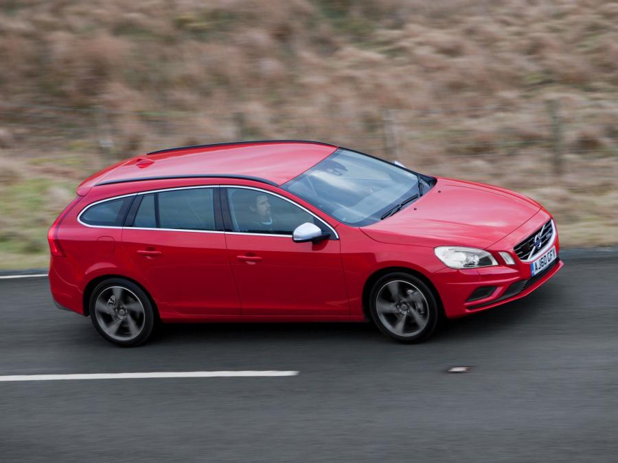  Volvo V60 R-Design 2010 года  (UK) (фото 3 из 15)